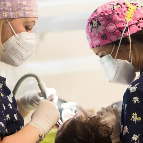 i bambini curano i denti senza timore grazie al nostro meraviglioso team